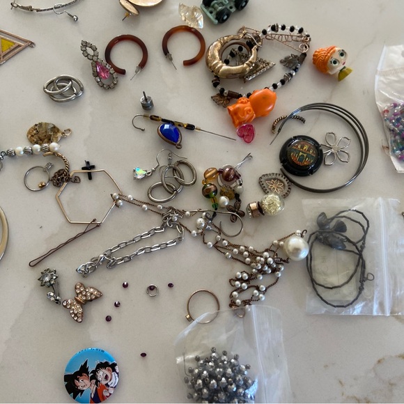 1lbs of Costume Jewelry Bracelets - Lot of Bracelets - No Signed Pieces - Picture 5 of 6